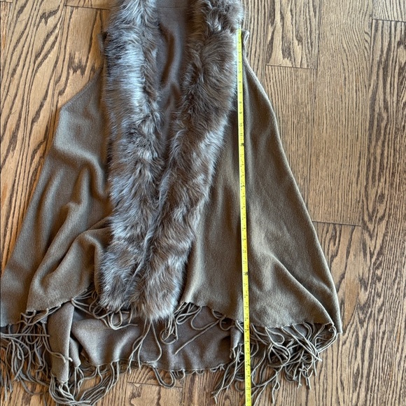 Brown Sleeveless Vest Sweater with Faux Fur Trim - Picture 12 of 13